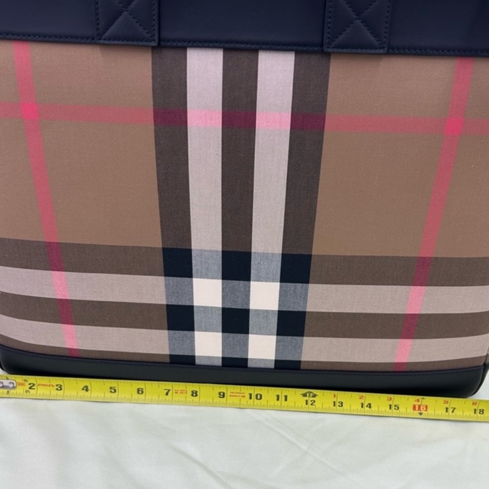 Burberry Ormond giant leather check tote bag . NWT - Picture 7 of 8